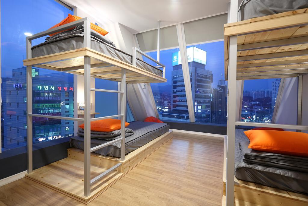First Guesthouse Пусан Номер фото