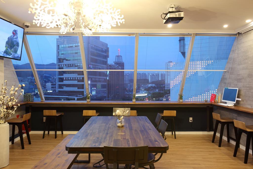 First Guesthouse Пусан Экстерьер фото