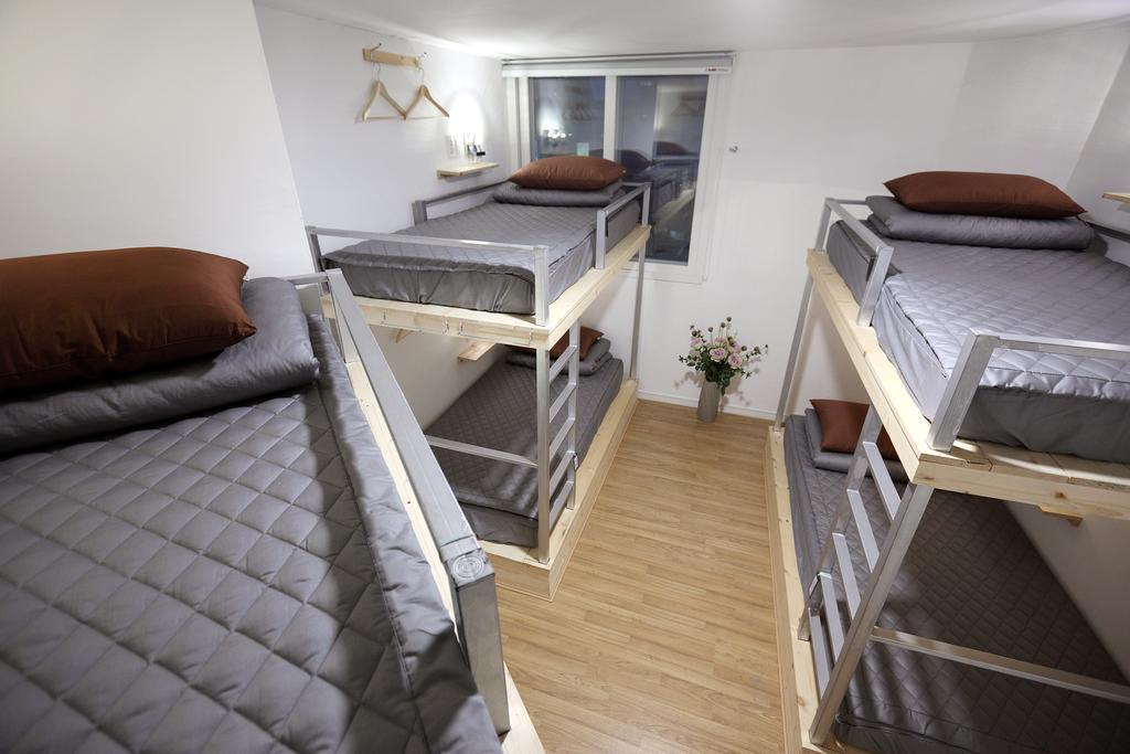 First Guesthouse Пусан Номер фото