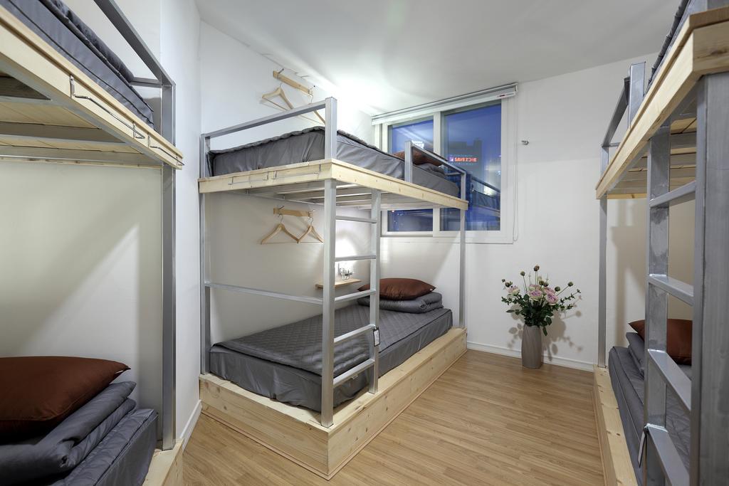 First Guesthouse Пусан Номер фото