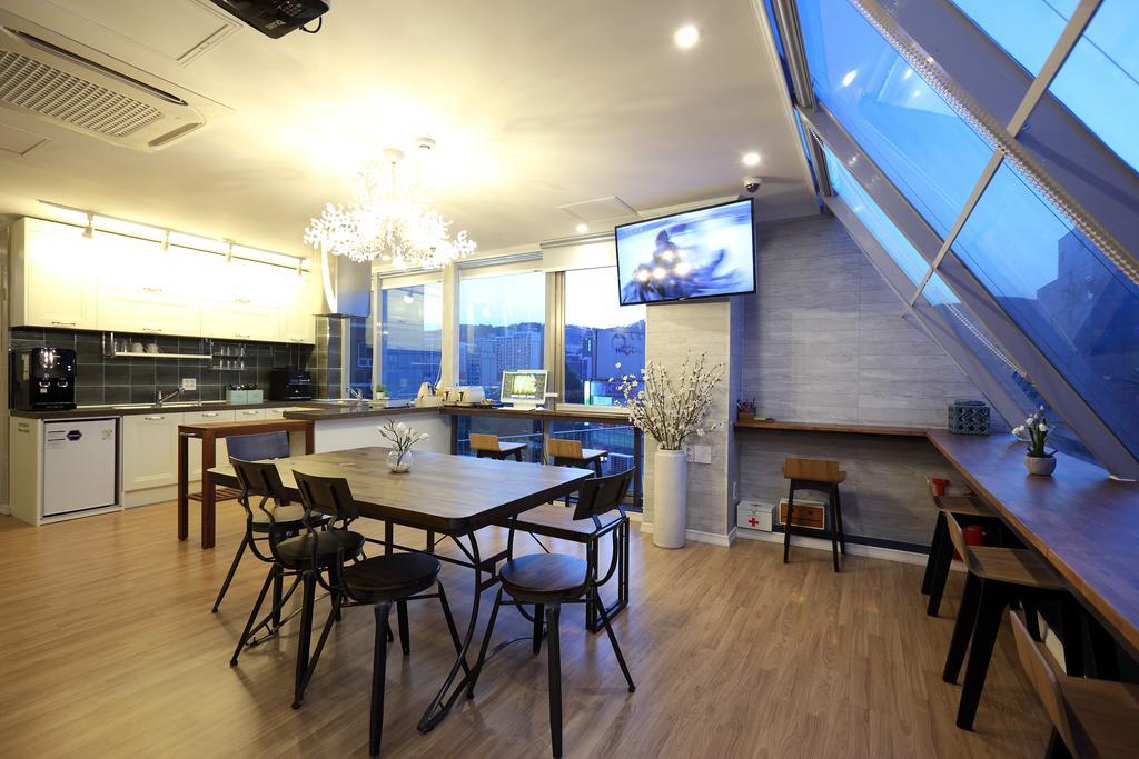 First Guesthouse Пусан Экстерьер фото