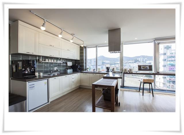 First Guesthouse Пусан Экстерьер фото