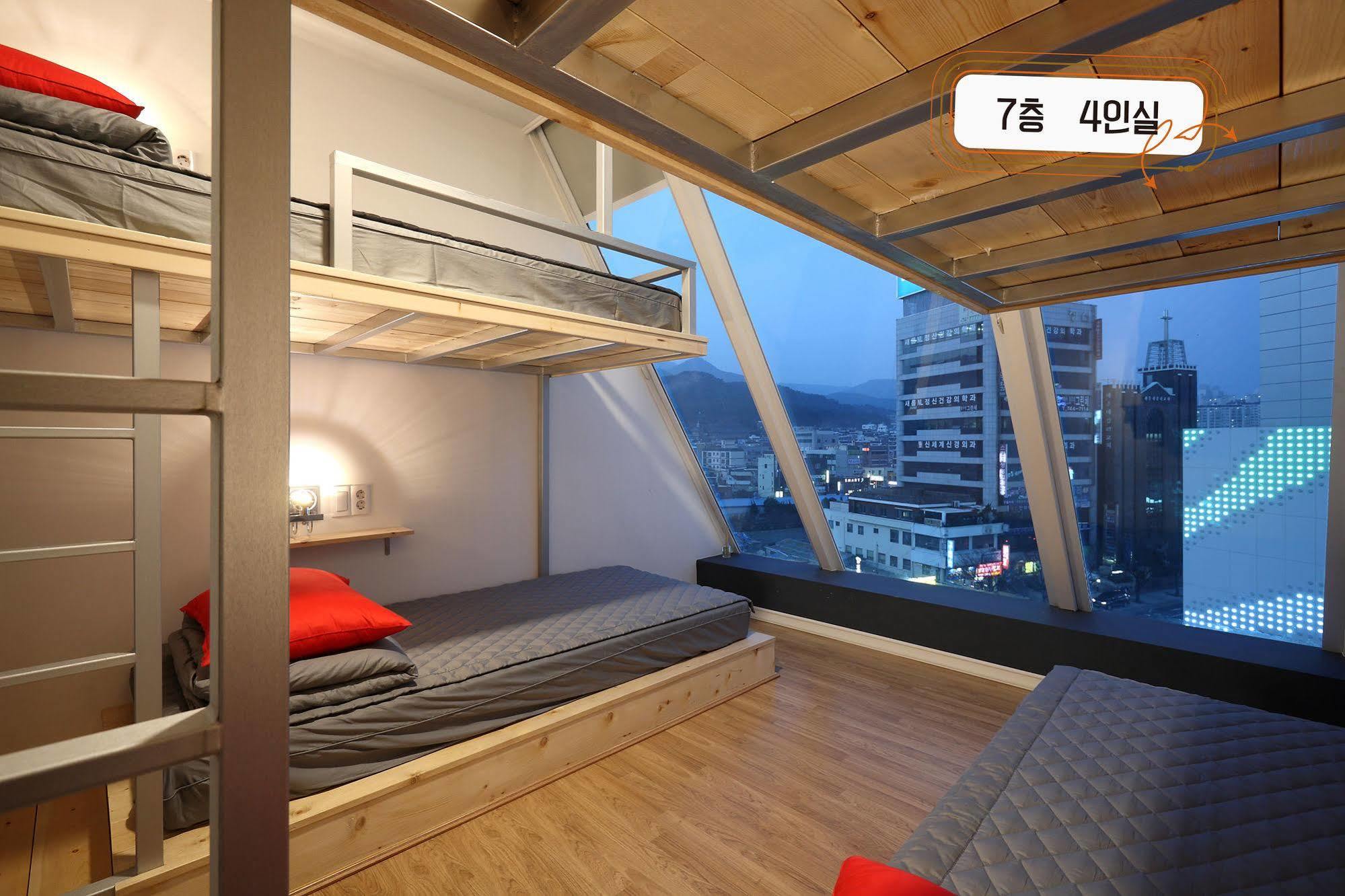 First Guesthouse Пусан Экстерьер фото